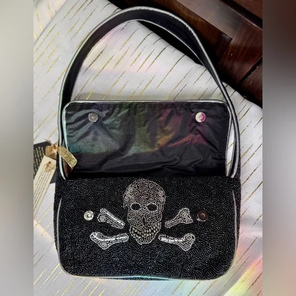 💀 Viral Beaded Skull & Crossbones Shoulder Bag – Black & Silver Gothic Purse